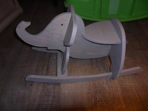 houten schommel olifant, Kinderen en Baby's, Speelgoed | Houten speelgoed, Gebruikt, Rij- of Hobbelspeelgoed, Ophalen