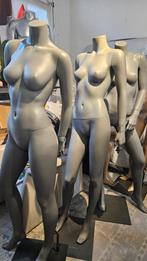 Grijze hans boodt etalagepoppen paspoppen, Ophalen