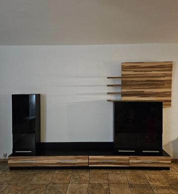 Gratis TV meubel met wandkasten