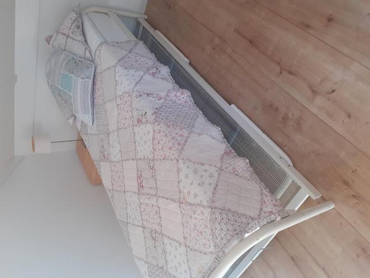 Spiraalbed met onderschuifbed, 90x200, Huis en Inrichting, Slaapkamer | Bedden, Gebruikt, Eenpersoons, 90 cm, Metaal, Ophalen