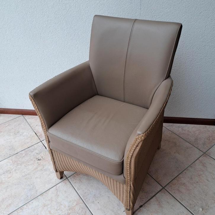 Loom Stoel in Goede Staat (eventueel 2 stoelen)., Huis en Inrichting, Fauteuils, Riet of Rotan, 50 tot 75 cm, Ophalen