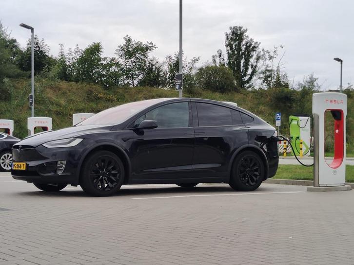 Tesla Model X 2017 Zwart in prijs verlaagd, Auto's, Tesla, Particulier, Model X, Achteruitrijcamera, Adaptive Cruise Control, Airbags