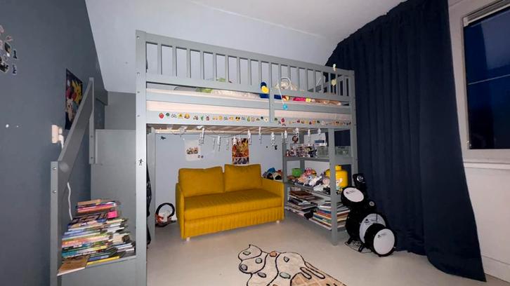 Kinder hoogslaper incl matras! (herstel trapje nodig), Kinderen en Baby's, Kinderkamer | Stapelbedden en Hoogslapers, Gebruikt