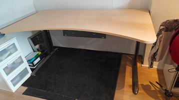 Groot verstelbaar bureau, gratis!