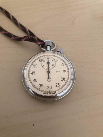 Vintage mechanische stopwatch made in de USSR beschikbaar voor biedingen