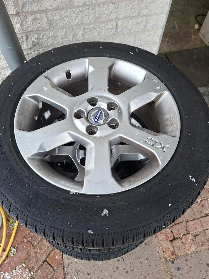 Originele lichtmetalen velgen Volvo XC70 + rubber mattenset, Auto-onderdelen, Banden en Velgen, Banden en Velgen, Winterbanden