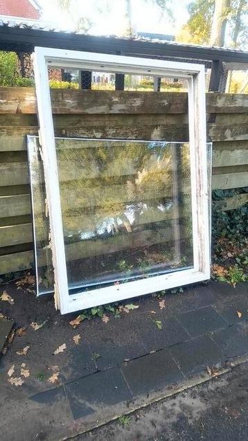 Hardhouten Kozijn 113,5 x 154,5  met thermopane glas beschikbaar voor biedingen