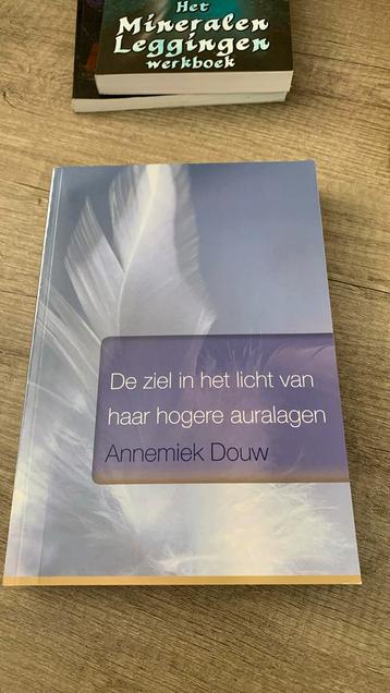 De ziel in het licht van haar hogere auralagen beschikbaar voor biedingen
