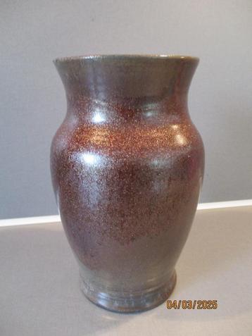 Luster glazuur vaas gemerkt met monogram beschikbaar voor biedingen