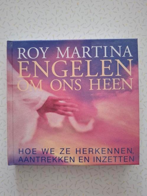 R. Martina - Engelen om ons heen incl. CD, Boeken, Esoterie en Spiritualiteit, Zo goed als nieuw, Ophalen