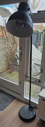 IKEA Hektar Vloerlamp, Ophalen