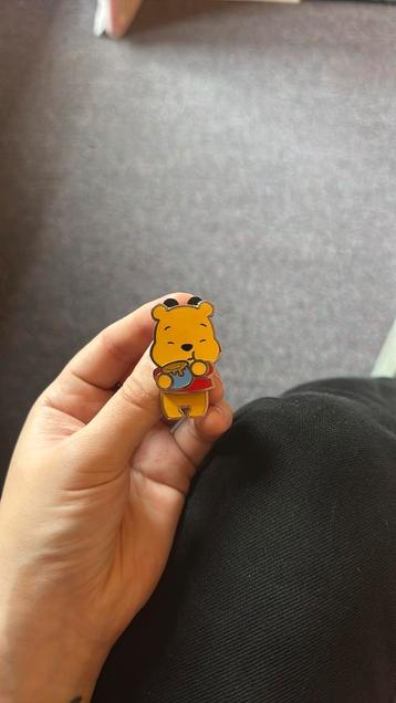 Disneyland Pin - winnie de pooh beschikbaar voor biedingen
