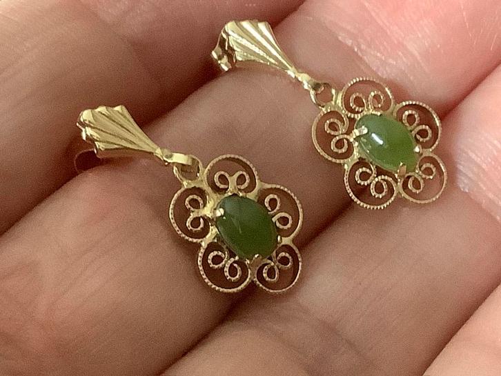 Vintage filigrein gouden oorbellen met edelstenen Jade 14 k, Sieraden, Tassen en Uiterlijk, Oorbellen, Zo goed als nieuw, Hangers