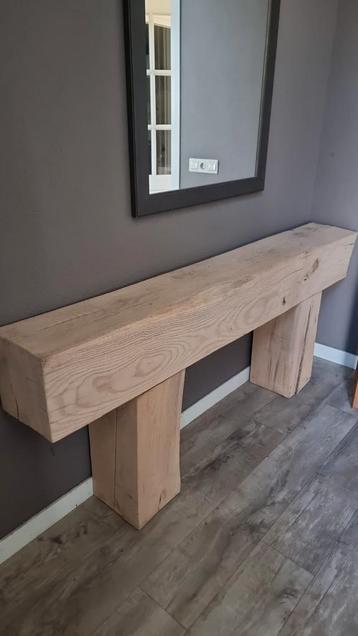 Massief eiken sidetable. Balk 25x25cm. beschikbaar voor biedingen