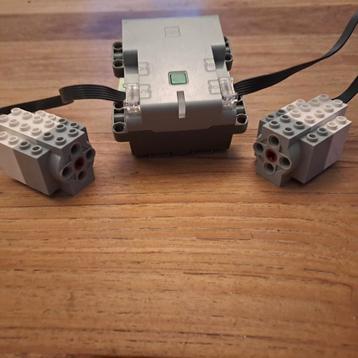 Zo goed als nieuwe lego powered up bluetooth hub en 2 motors beschikbaar voor biedingen
