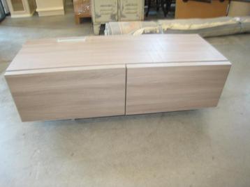 Houtdecor zwevend dressoir beschikbaar voor biedingen
