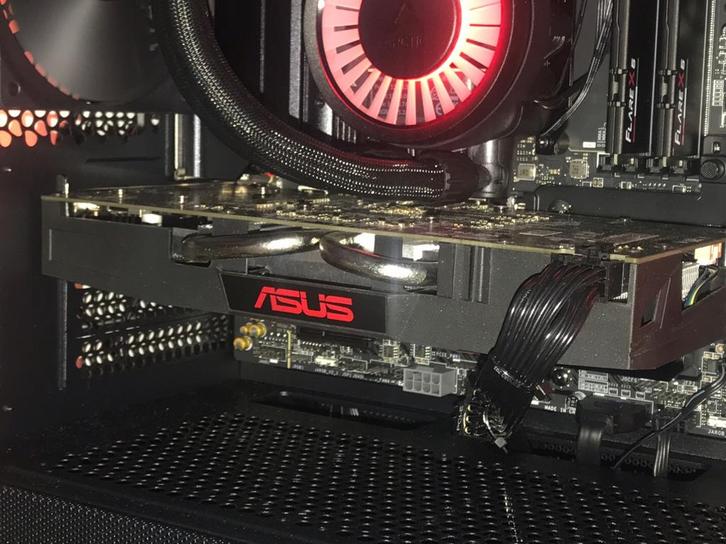 ASUS Radeon RX 570, Computers en Software, Videokaarten, Zo goed als nieuw, PCI-Express 3.0, GDDR5, Verzenden