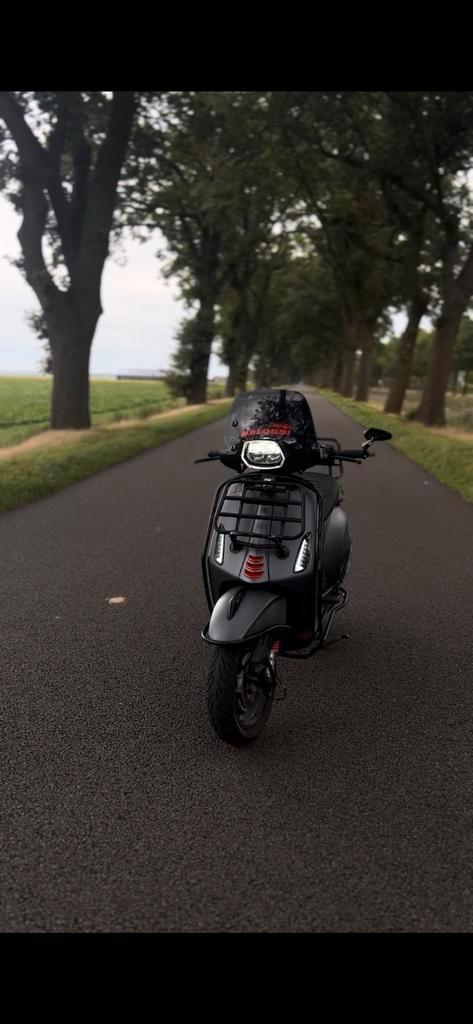 Vespa sprint 2022, Fietsen en Brommers, Scooters | Piaggio, Zo goed als nieuw, Overige modellen, Benzine, Ophalen