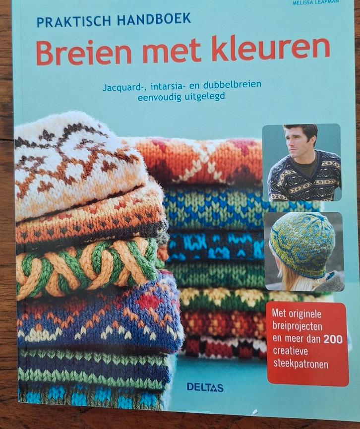 Melissa Leapman - Praktisch handboek breien met kleuren, Boeken, Hobby en Vrije tijd, Zo goed als nieuw, Breien en Haken, Ophalen of Verzenden