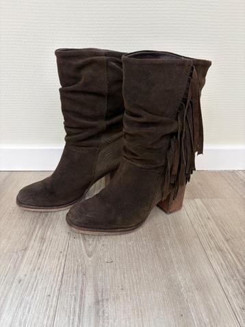 Laarsjes donkerbruin suède met hak en franjes Maat 40 beschikbaar voor biedingen