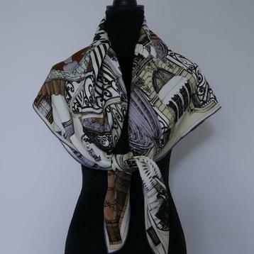 100% zijden sjaal beschikbaar voor biedingen