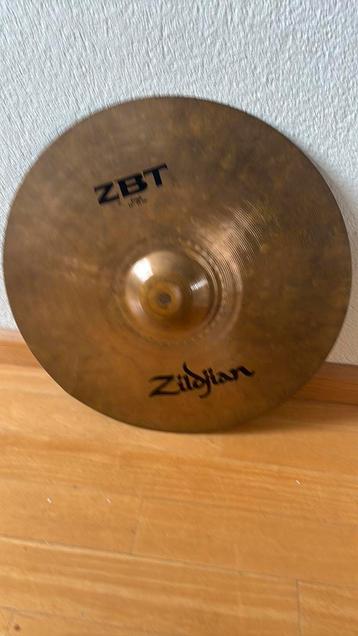 Avedis Zildjian ZBT crash 16 inch met scheur /koopje! beschikbaar voor biedingen