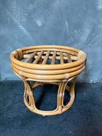 Vintage rotan krukje / bijzettafel, Huis en Inrichting, Krukjes, Ophalen of Verzenden, Gebruikt, Hout