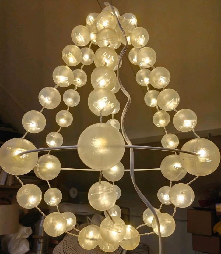 IKEA Glänsa Lysa Kallt kroonluchter lamp bollenlamp, Huis en Inrichting, Lampen | Kroonluchters, Zo goed als nieuw, Kunststof