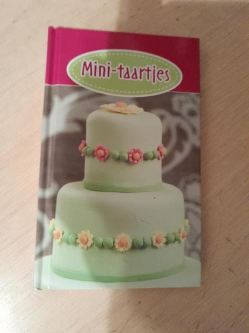 partij bakgerij cupcakes, minitaart en taarten, Hobby en Vrije tijd, Taarten en Cupcakes maken, Zo goed als nieuw, Versiering