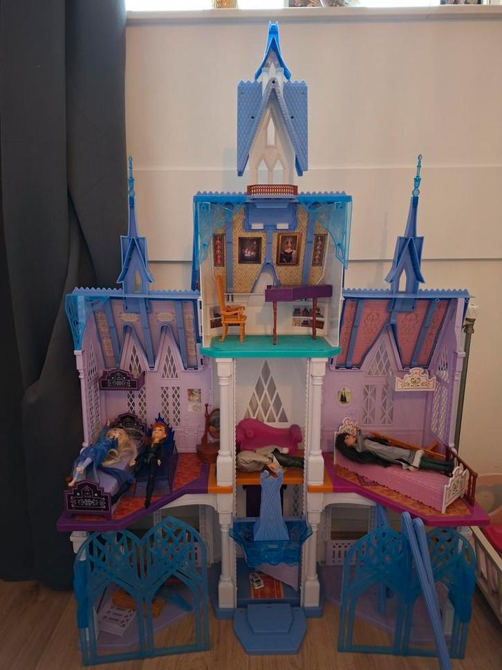 Frozen Kasteel Arendelle + 4 Poppen & Accessoires, Kinderen en Baby's, Speelgoed | Poppenhuizen, Ophalen