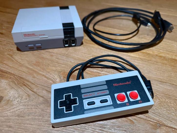 Nintendo classic mini nes, Spelcomputers en Games, Spelcomputers | Nintendo NES, Zo goed als nieuw, Met 1 controller, Ophalen of Verzenden