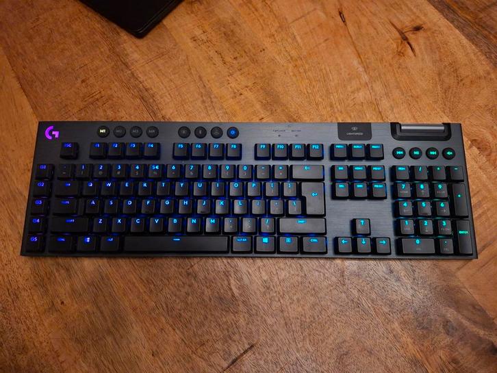 Logitech G915 Clicky - Draadloos RGB Gaming Toetsenbord, Computers en Software, Toetsenborden, Ophalen of Verzenden