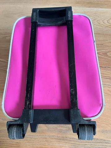 Roze kinderkoffer met wieltjes beschikbaar voor biedingen