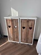 Twee leuke houten kastjes met hartjes, Huis en Inrichting, Kasten | Overige, Ophalen, Gebruikt