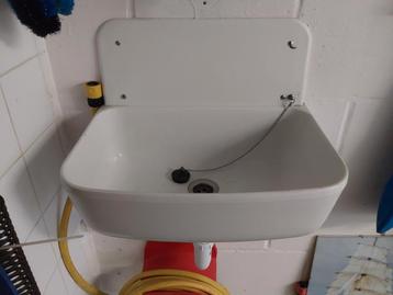 Wastafel met Afvoerplug - Direct Gebruik! beschikbaar voor biedingen