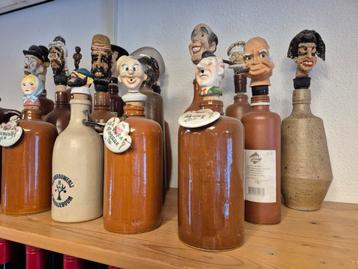 Diverse kruiken met knappe koppen van de vorige eeuw beschikbaar voor biedingen