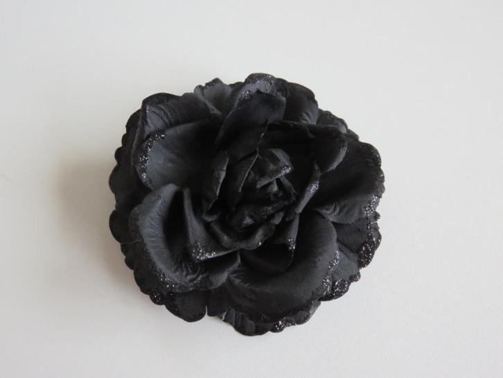 Broche met zwarte bloem corsage, roos of haarspeld, Sieraden, Tassen en Uiterlijk, Broches, Zo goed als nieuw, Overige materialen