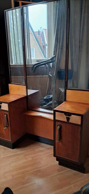 kaptafel Amsterdamse School beschikbaar voor biedingen