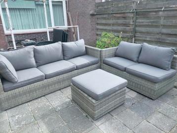 Lounge set wicker met hocker beschikbaar voor biedingen