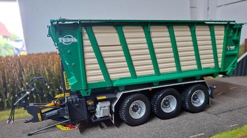 Veenhuis VMR haakarm met Tebbe silagebak, Hobby en Vrije tijd, Modelauto's | 1:32, Nieuw, Auto, Universal Hobbies, Ophalen of Verzenden