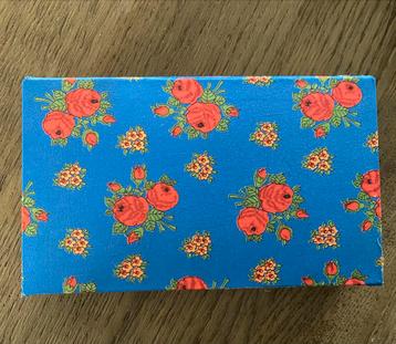 Vintage Stoffen Doosje met Bloemen beschikbaar voor biedingen