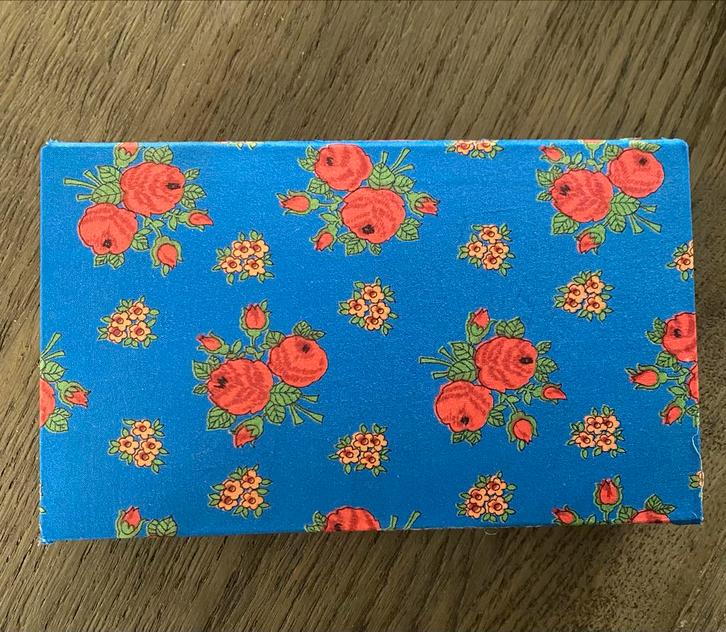 Vintage Stoffen Doosje met Bloemen, Huis en Inrichting, Woonaccessoires | Kisten, Gebruikt, Minder dan 50 cm, Overige materialen