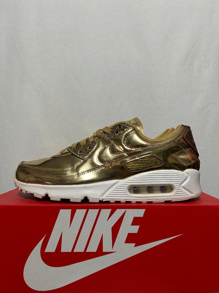 ALS NIEUW! Maat 45 - Nike Air Max 90 Liquid Metal Gold, Kleding | Heren, Schoenen, Zo goed als nieuw, Sneakers of Gympen, Overige kleuren