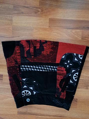 Desigual, maat s. Dikke stof, omslagrokje met zakken.   beschikbaar voor biedingen