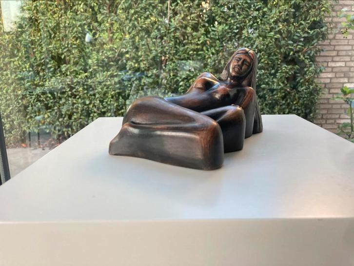 Sculptuur van liggend naakt, mid century keramisch beeldje, Verzamelen, Beelden en Beeldjes, Zo goed als nieuw, Mens, Ophalen of Verzenden