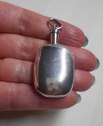 Zilveren flesje /parfum flacon hanger nr.866