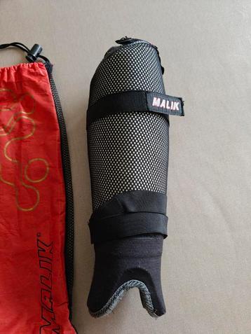 Malik scheenbeschermers maat M beschikbaar voor biedingen