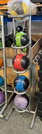 Rek met medicine ballen 1-5 kg bal ( set b ), Sport en Fitness, Fitnessmaterialen, Gebruikt, Ophalen