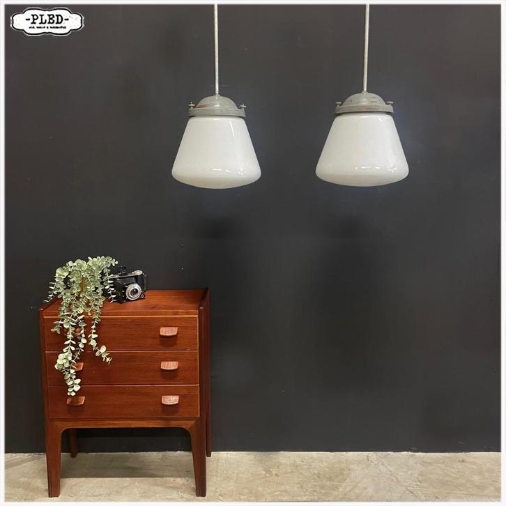 Oude Industriele opaalglazen pendellampen Art Deco Tsjechie, Huis en Inrichting, Lampen | Hanglampen, Gebruikt, 75 cm of meer