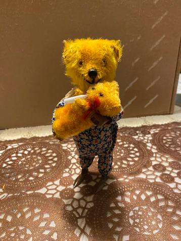 Antiek beertje met kind beschikbaar voor biedingen